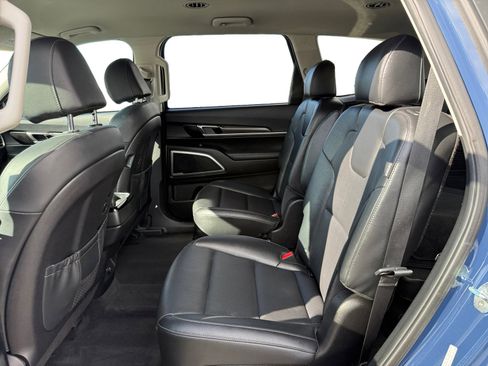 Used 2023 Kia Telluride S image 16