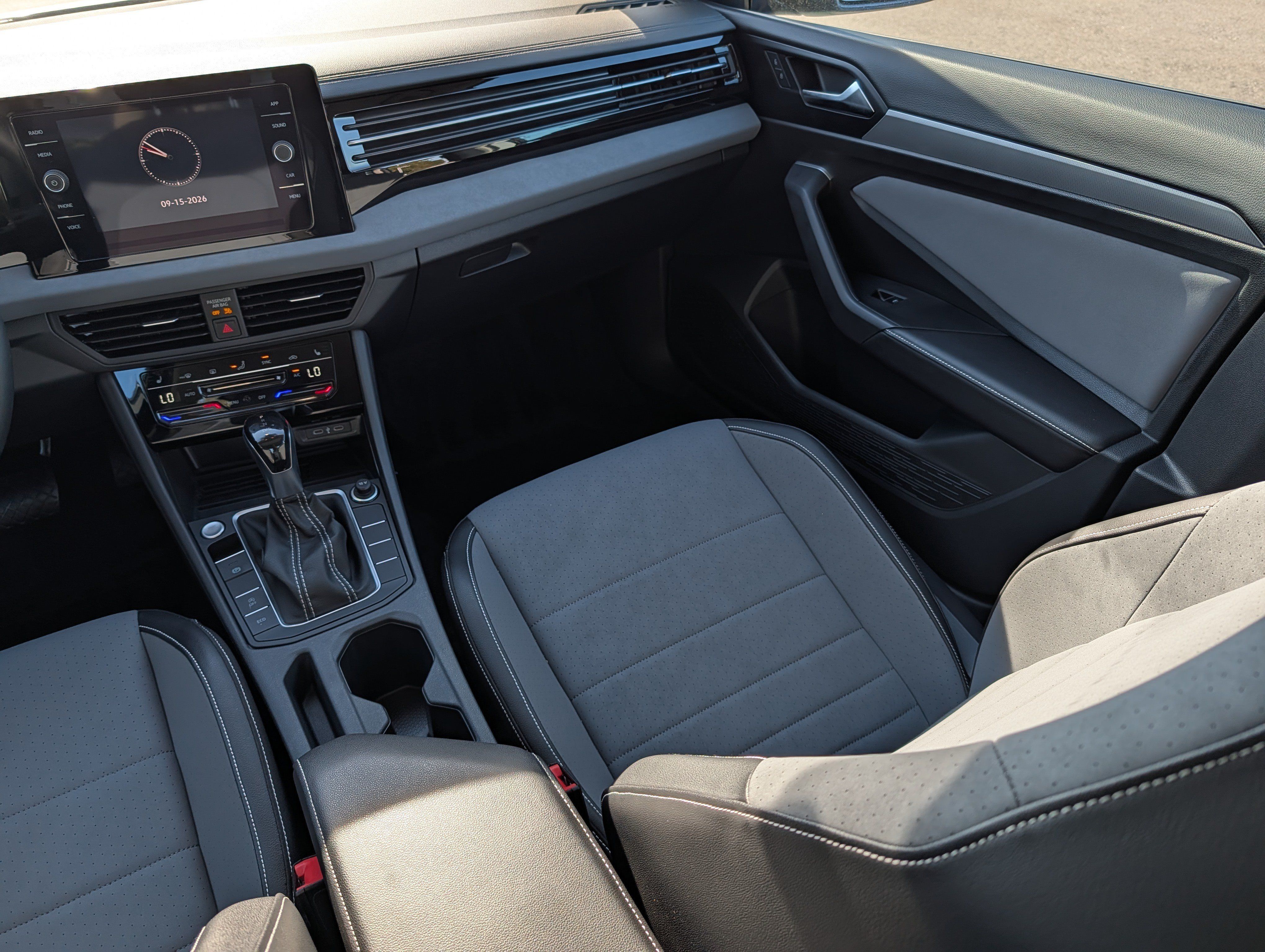 Certified 2025 Volkswagen Jetta SE FWD image 11
