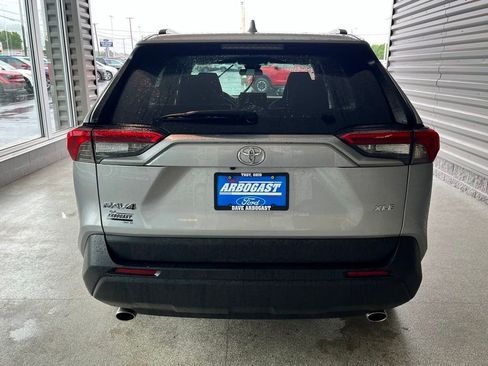 Used 2021 Toyota RAV4 XLE w/ Convenience Package FWD image 6