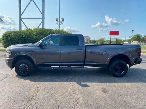 Used 2022 RAM 3500 Laramie w/ Night Edition AWD/4WD image 5