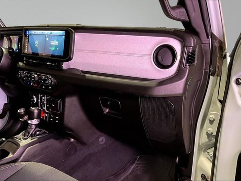 Used 2024 Jeep Wrangler Willys image 25