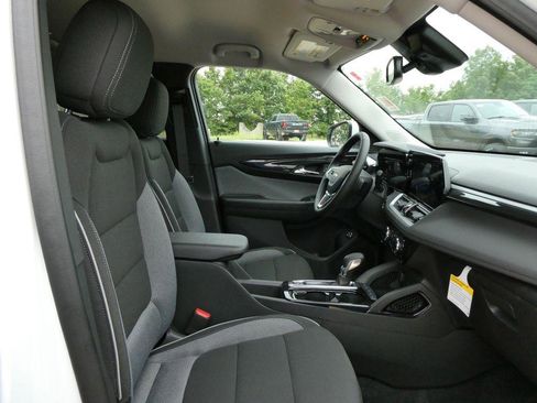 New 2026 Chevrolet TrailBlazer LT w/ Convenience Package AWD/4WD image 9