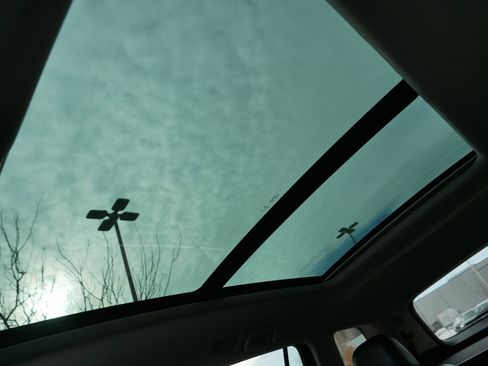 Used 2021 Volkswagen Atlas SEL Premium image 32