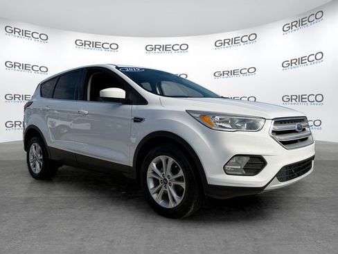 Certified 2019 Ford Escape SE FWD image 1