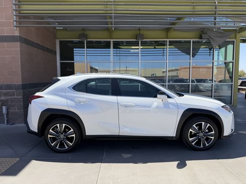 Used 2024 Lexus UX 250h FWD image 9