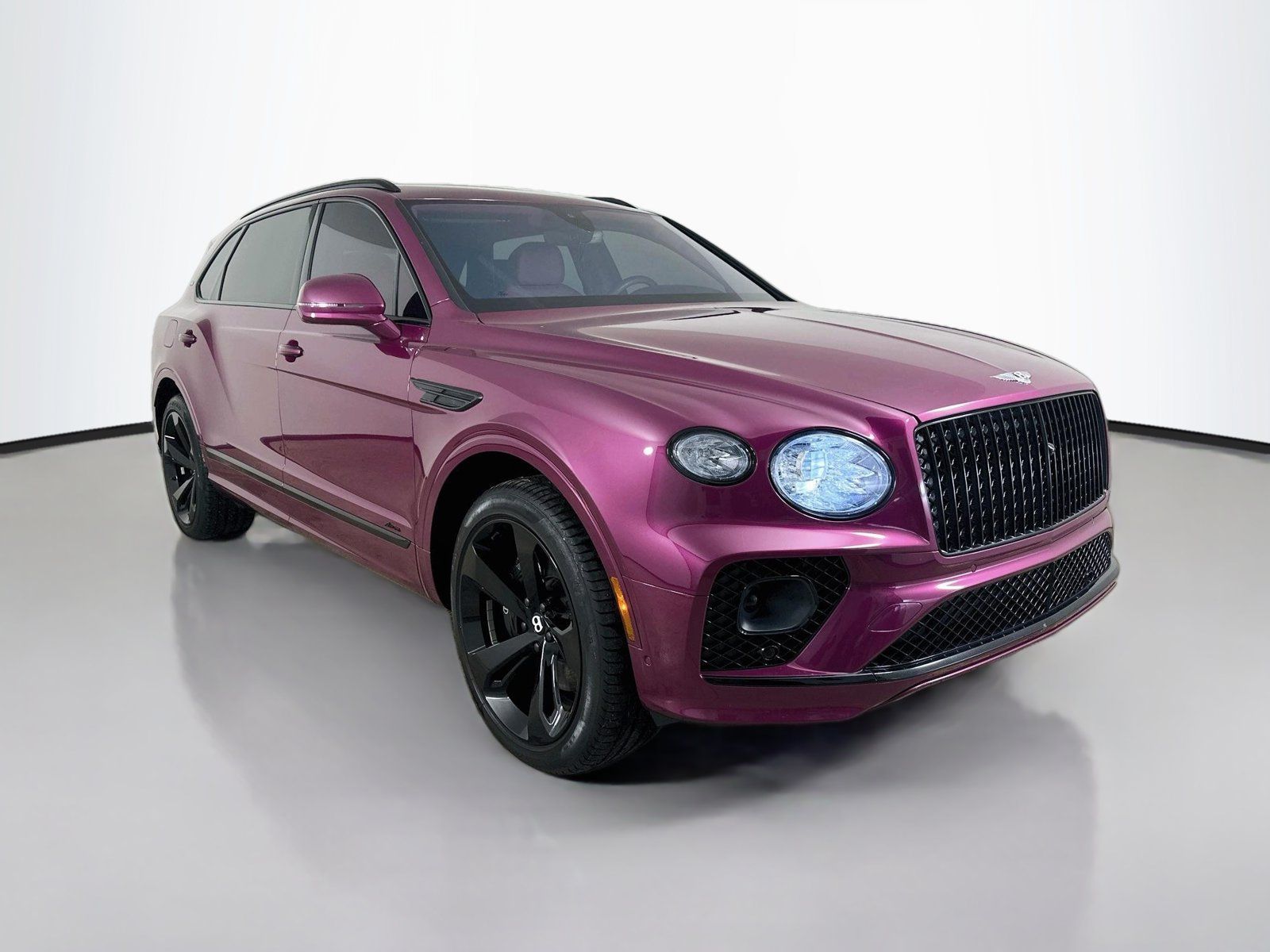 Used 2023 Bentley Bentayga Extended Wheelbase AWD/4WD image 1