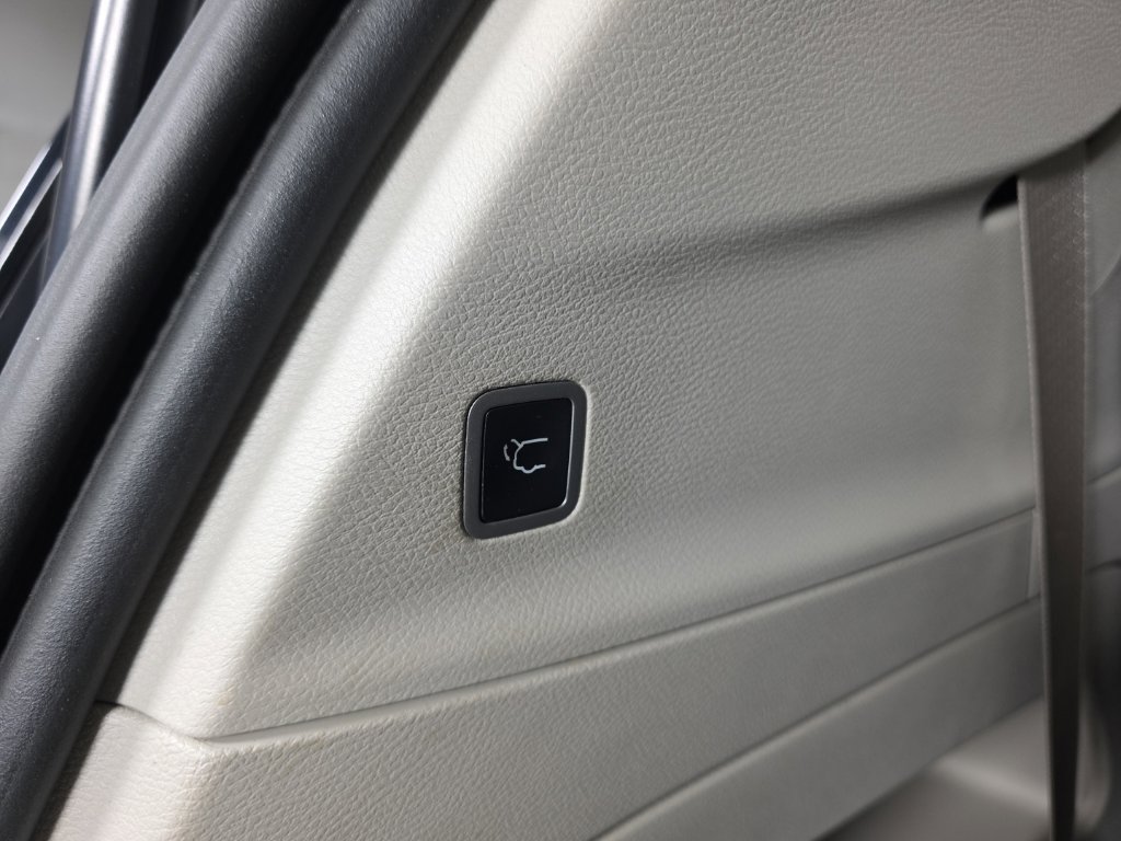 Used 2020 Chrysler Pacifica Touring w/ Cold Weather Group FWD image 28