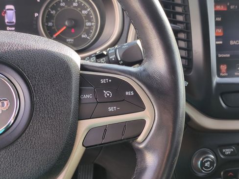 Used 2015 Jeep Cherokee Limited image 19