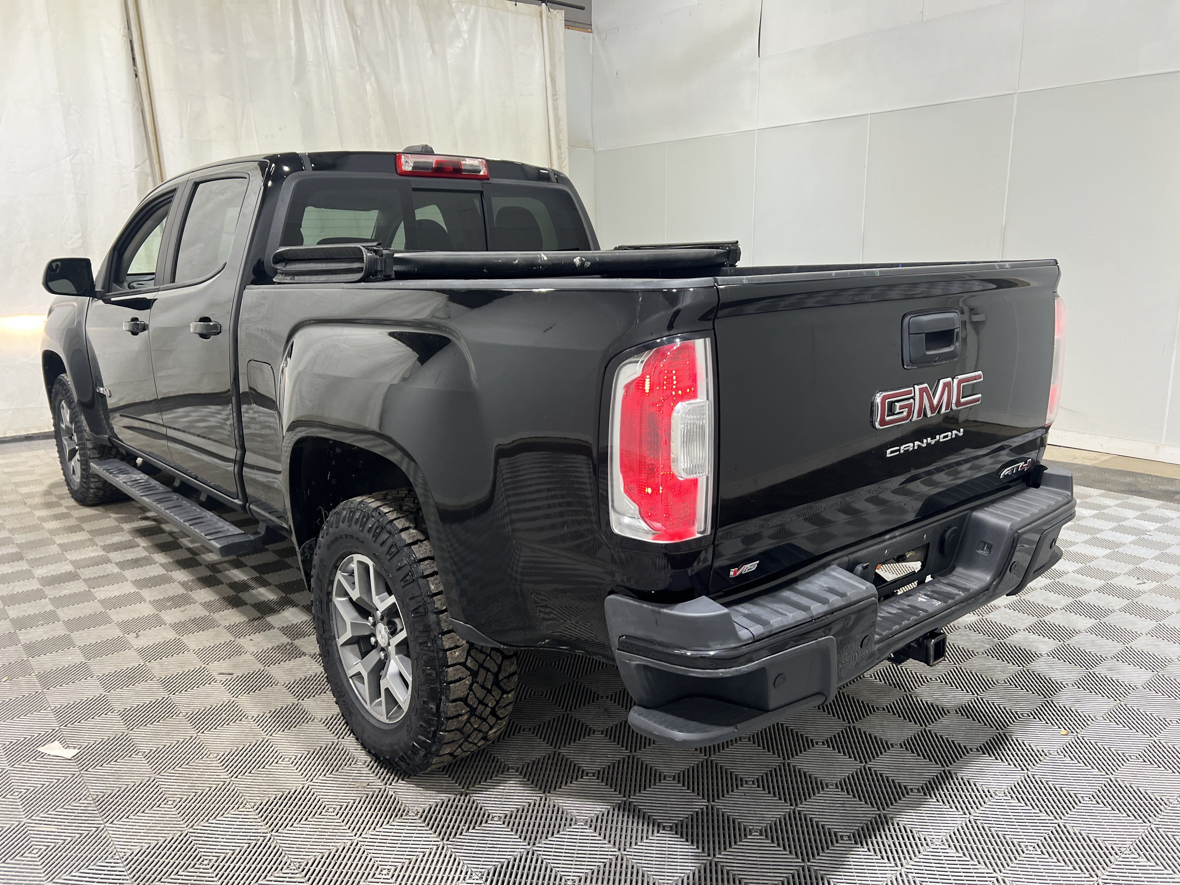 Used 2022 GMC Canyon AT4 AWD/4WD image 2