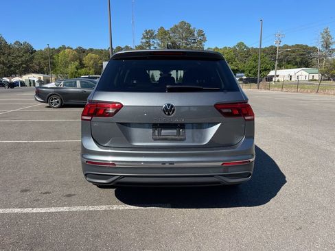 Used 2024 Volkswagen Tiguan SE image 6