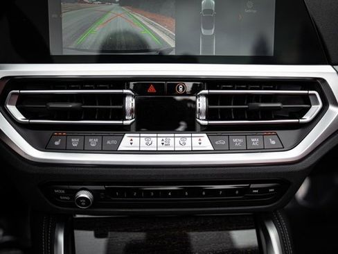 Used 2023 BMW M440i Convertible w/ Premium Package image 33