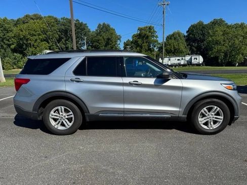 Used 2021 Ford Explorer XLT w/ Equipment Group 202A RWD image 9