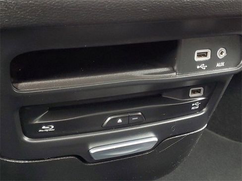 Used 2020 Chrysler Pacifica Limited image 28