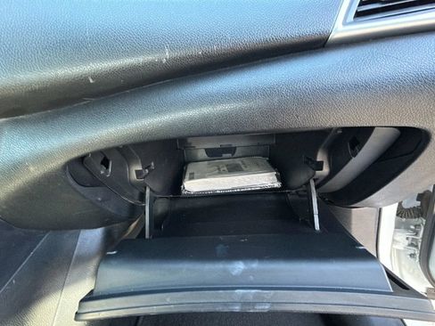 Used 2017 Nissan Sentra SV FWD image 38