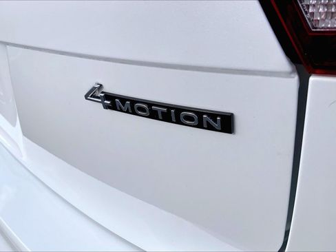 Used 2024 Volkswagen Tiguan SE R-Line image 9