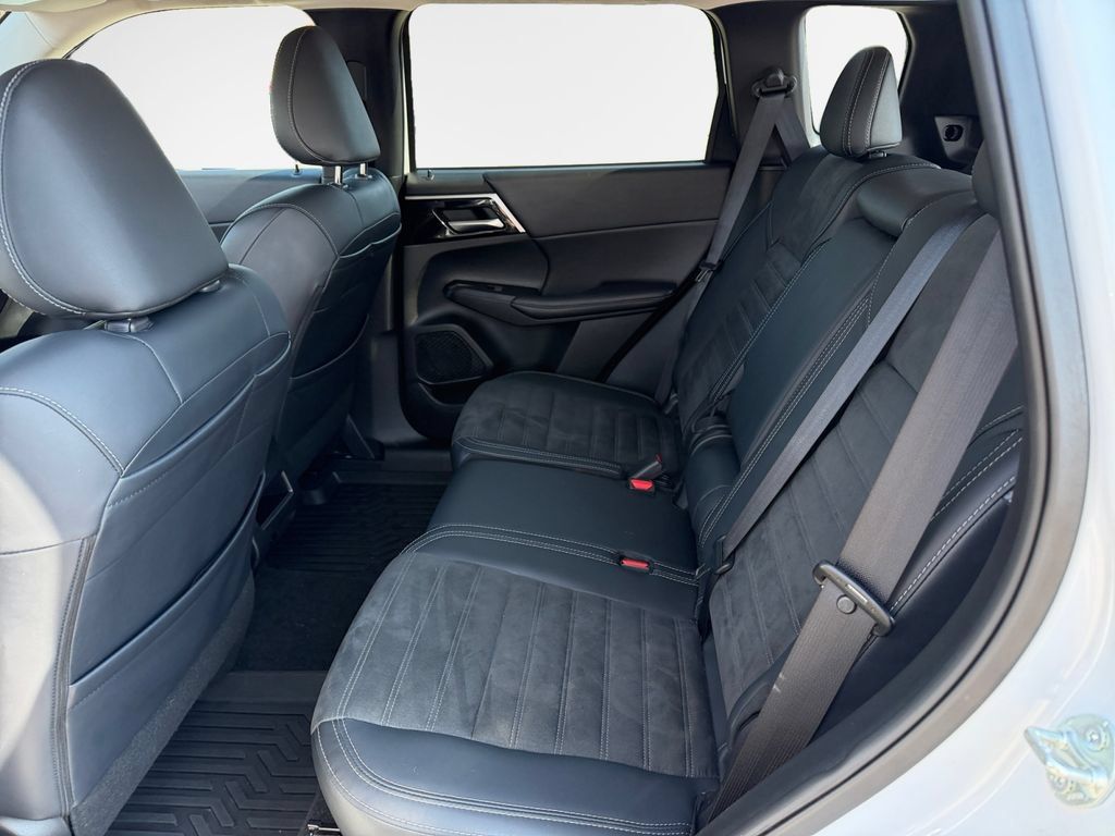 Used 2024 Mitsubishi Outlander SE AWD/4WD image 24