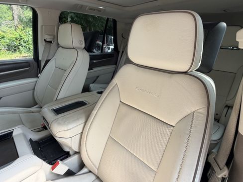 Used 2021 GMC Yukon Denali w/ Denali Ultimate Package AWD/4WD image 18