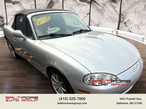 Used 2004 MAZDA MX-5 Miata w/ Cloth Azure Blue Pkg RWD image 3