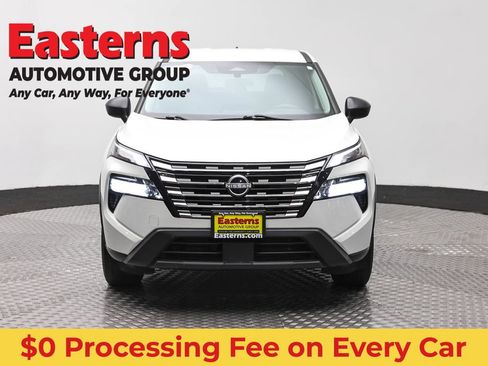 Used 2024 Nissan Rogue S AWD/4WD image 2