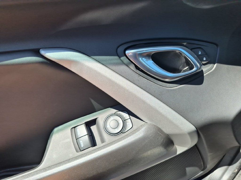 Used 2021 Chevrolet Camaro SS RWD image 11