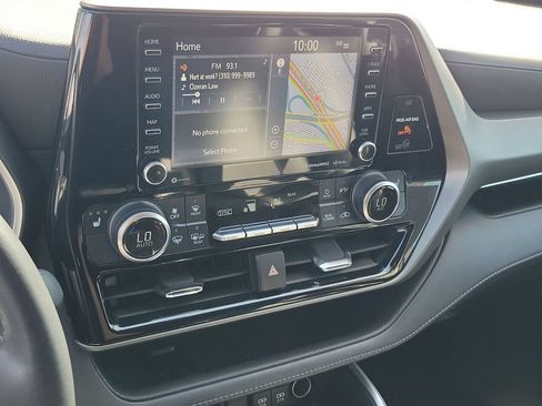 Used 2021 Toyota Highlander XLE FWD image 13