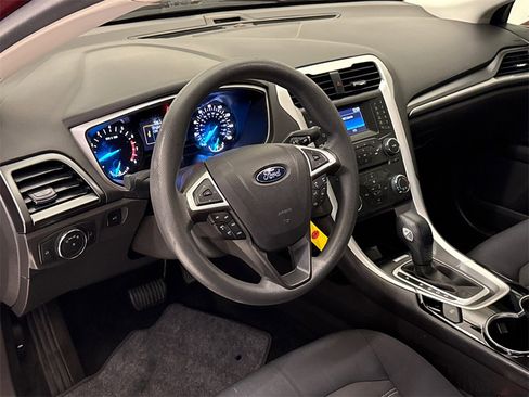 Used 2015 Ford Fusion SE image 19
