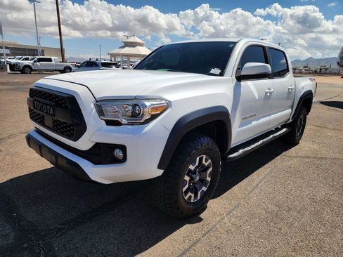 Used 2019 Toyota Tacoma TRD Off-Road AWD/4WD image 3