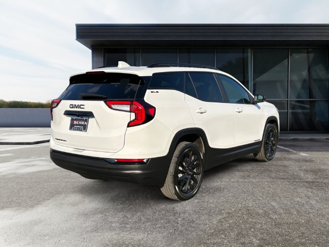 Used 2024 GMC Terrain SLE w/ Driver Convenience Package FWD image 5