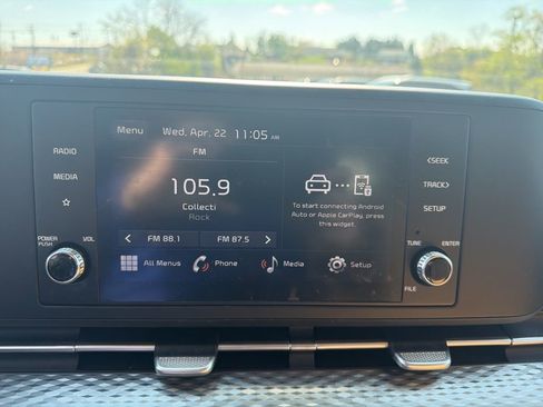 Used 2024 Kia Carnival LX FWD image 23