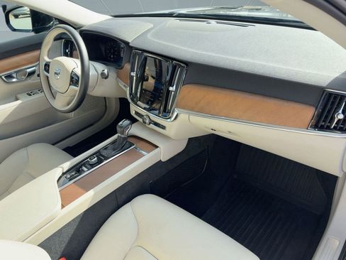 Used 2021 Volvo S90 T6 Momentum image 31