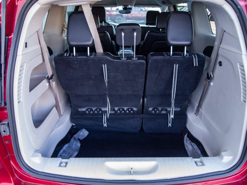 Used 2024 Chrysler Pacifica Touring-L FWD image 30