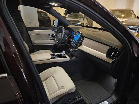 Certified 2025 Volvo XC90 B5 Plus image 11