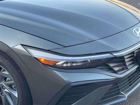 Used 2024 Hyundai Elantra SEL image 10