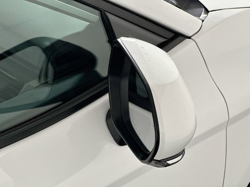 Used 2025 Toyota Camry SE w/ Convenience Package image 10