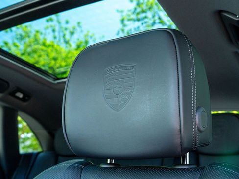 Certified 2026 Porsche Macan AWD/4WD image 32