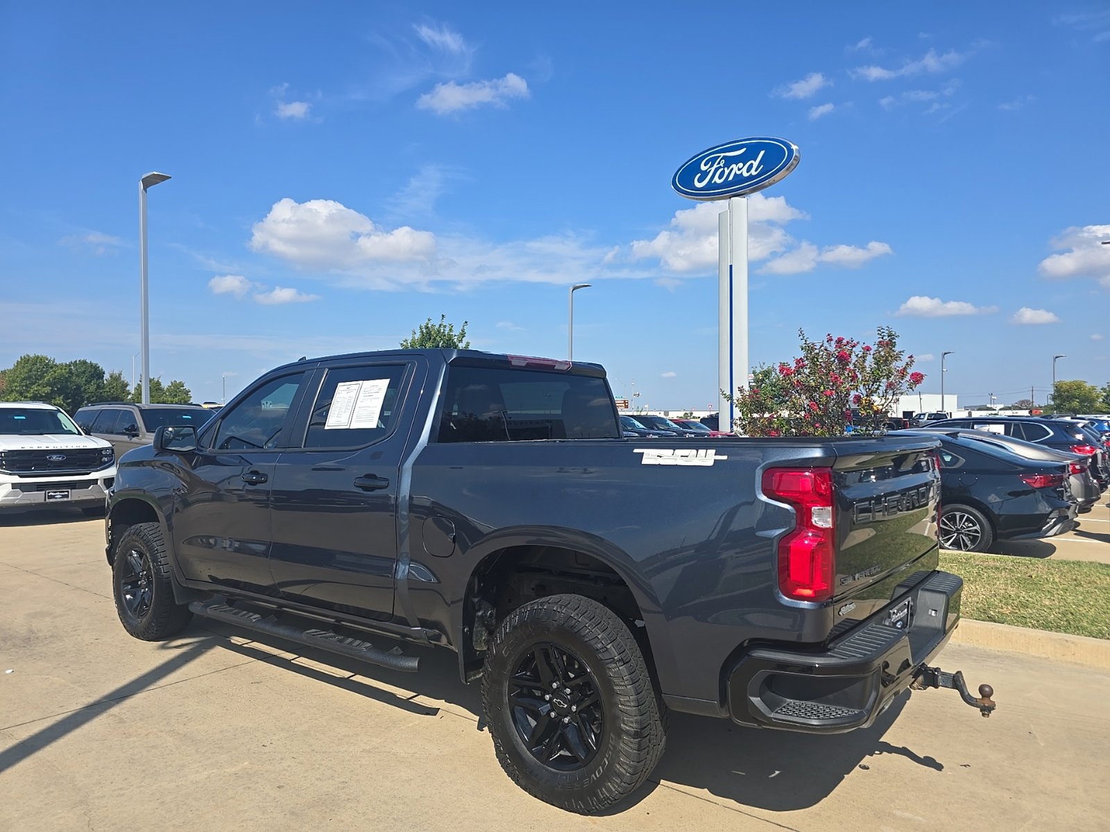 Used 2022 Chevrolet Silverado 1500 LT Trail Boss AWD/4WD image 3