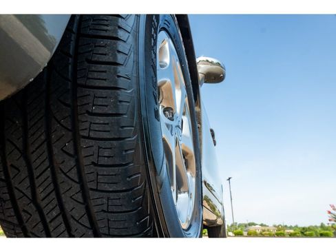 Used 2022 Chrysler Pacifica Limited FWD image 10