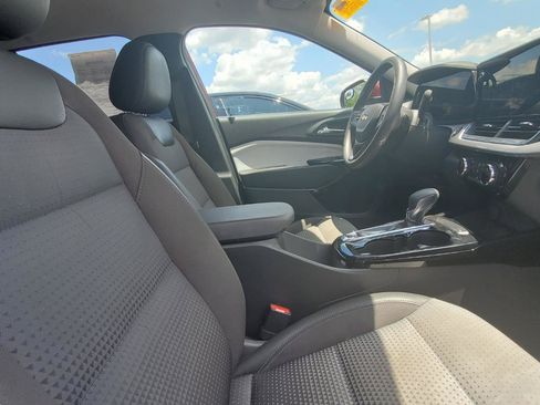 Used 2024 Chevrolet Trax LT FWD image 4