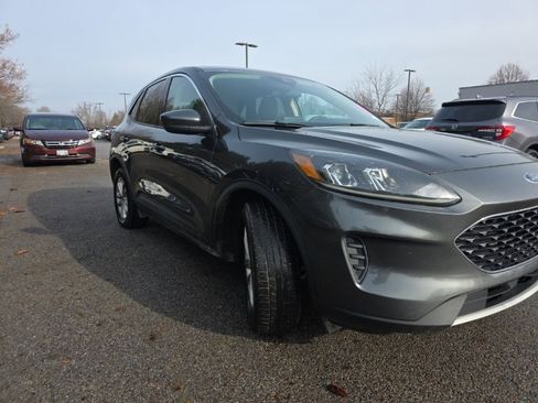 Used 2020 Ford Escape SE image 13