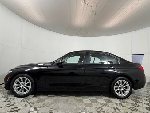 Used 2017 BMW 320i xDrive Sedan AWD/4WD image 4