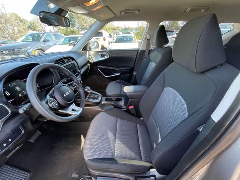 Used 2025 Kia Soul LX w/ LX Technology Package image 24