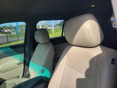 Used 2015 Ford Explorer FWD image 18