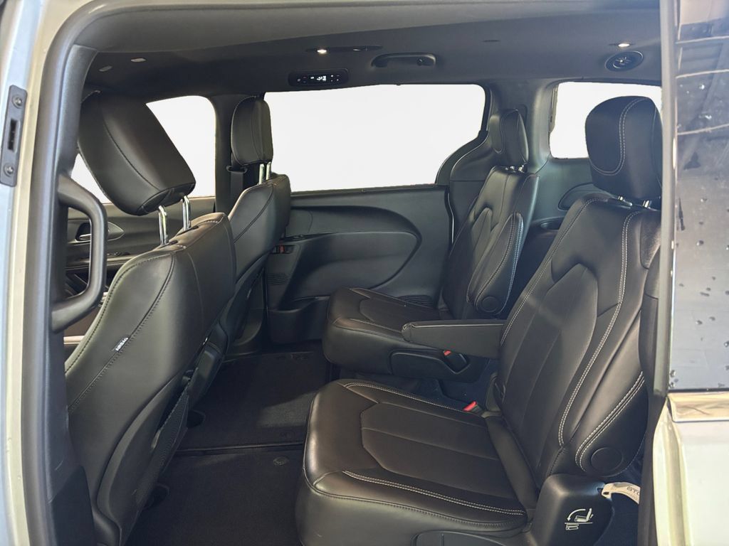 New 2026 Chrysler Pacifica Select FWD image 22