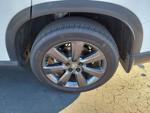 Used 2025 Honda Pilot Sport image 9