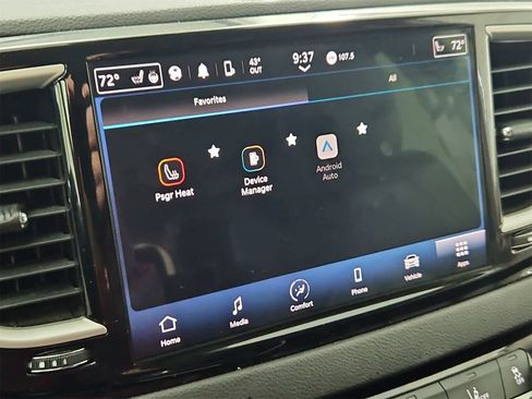 Used 2024 Chrysler Pacifica Touring-L image 28