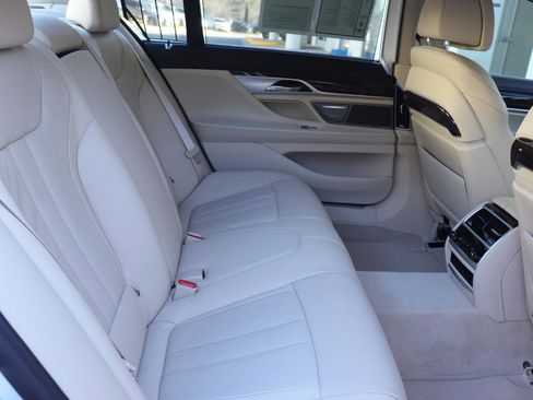 Used 2018 BMW 740i image 17