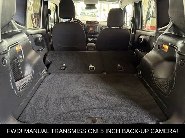 Used 2016 Jeep Renegade Latitude FWD image 8