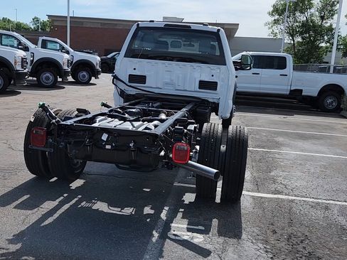 New 2025 Ford F550 4x4 Crew Cab image 8