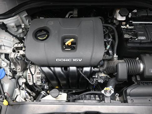 Used 2018 Hyundai Elantra SE w/ Cargo Package image 27