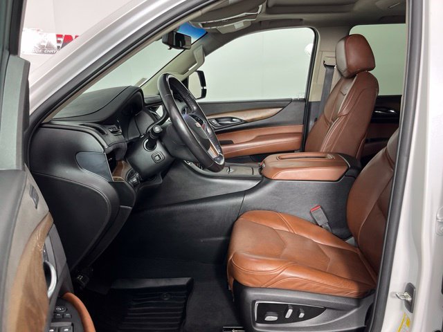 Used 2018 Cadillac Escalade Luxury AWD/4WD image 26